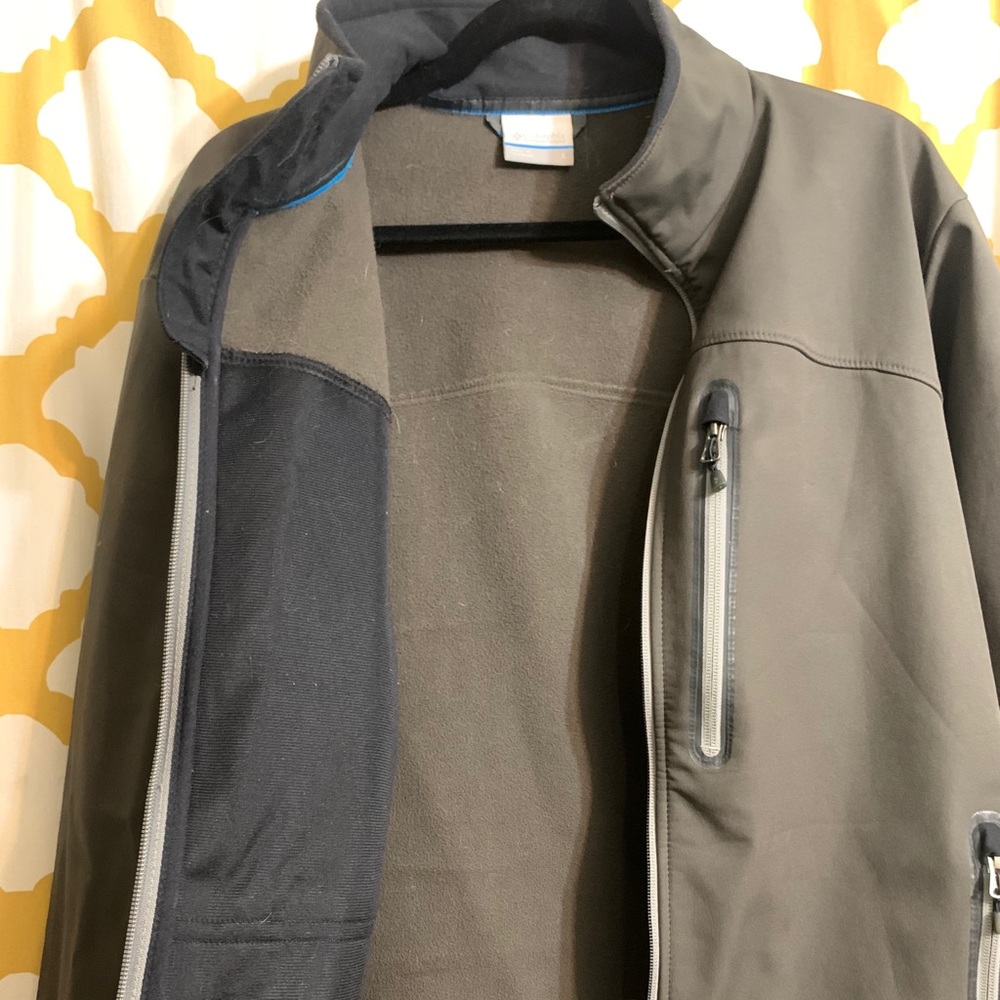 Warm & Versatile Columbia Shell Jacket - Picture 2 of 4